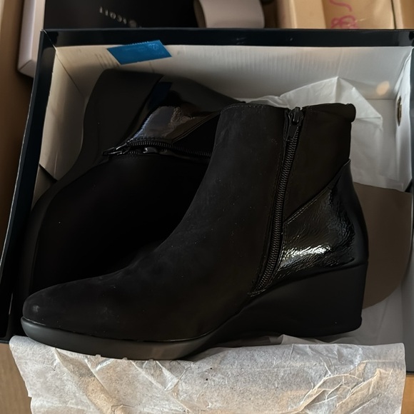 Women's Karen Scott Carina Black Ankle Boots Wedge Heel Dressy Bootie - Picture 5 of 5